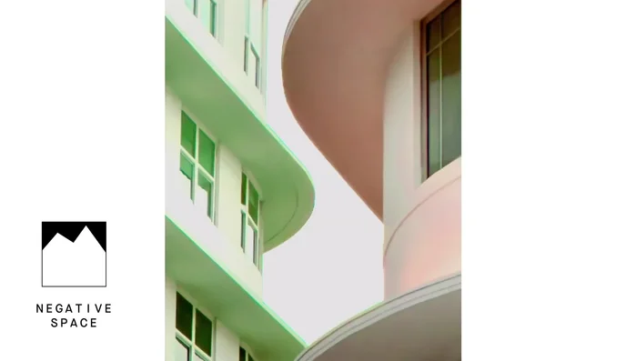 Regola dei terzi: Posizionare il soggetto principale su uno dei punti di intersezione della griglia a terzi per creare maggiore tensione visiva.