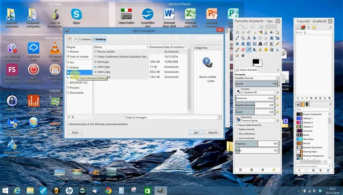 Aprire le foto desiderate (nell'esempio 'mare 1', 'mare 2', 'mare 3') cliccando su 'File' -> 'Apri' e selezionando il percorso delle immagini.