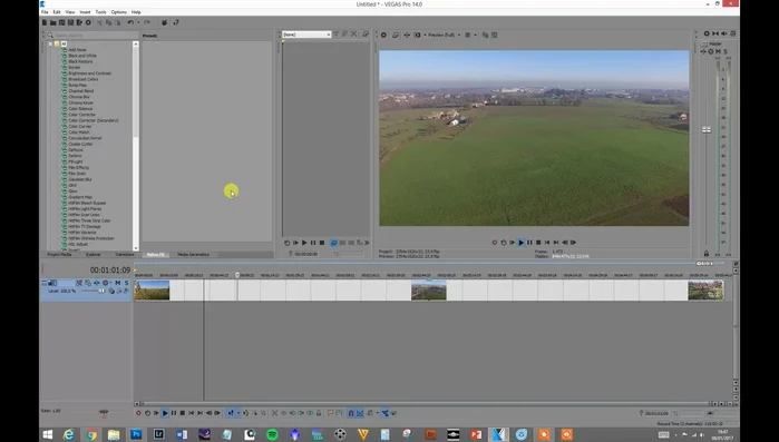 Salva il frame selezionato come JPEG o PNG usando la funzione 'salva frame' in Vegas Pro (icona floppy disk).