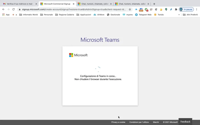 Apri l'applicazione Microsoft Teams o utilizza la versione web.