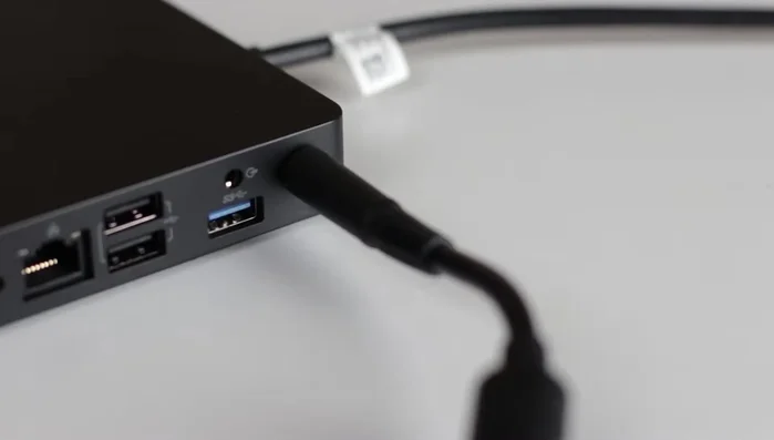 Disconnetti l'alimentazione del modem e del router per almeno 30 secondi, poi riavvia tutto.