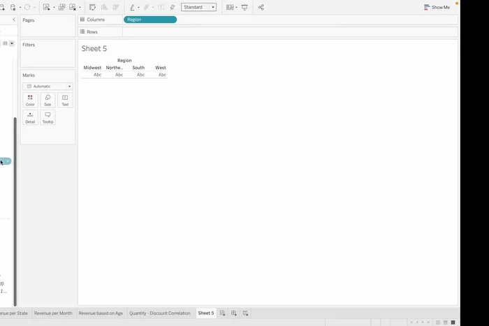 Creazione del quinto grafico (Percentuale di Entrate per Regione): Trascinare 'Regione' sulle colonne e 'Totale' sulle righe. Cambiare il tipo di grafico in 'Torta' o 'Ciambellina' (creando un campo calcolato 'Asse Zero' per il grafico a ciambellina). Utilizzare la funzione 'Percentuale del Totale' per visualizzare le percentuali.