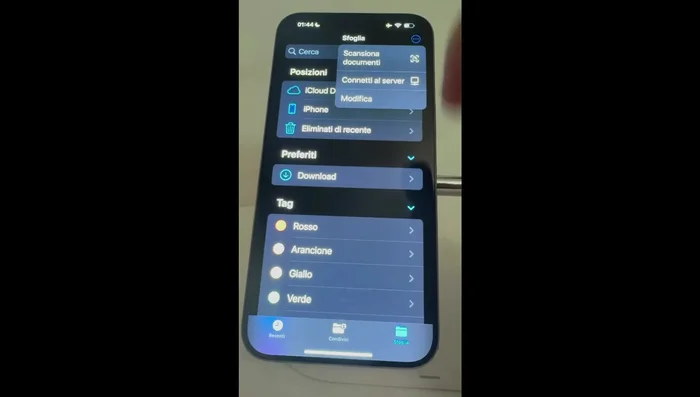 Connettere a un server per gestire i dati aziendali.