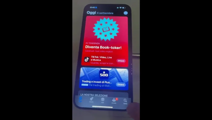 Aprire l'App Store, cercare "File" e scaricare l'applicazione.
