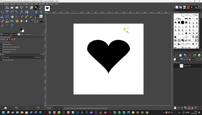 Selezionare e rimuovere lo sfondo bianco.