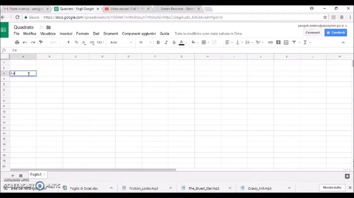 Crea intestazioni: 'Lato', 'Perimetro', 'Area'. Unisci le celle per l'intestazione 'Quadrati'.