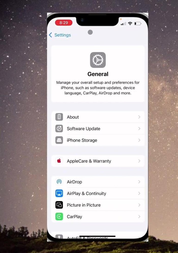 Trova WhatsApp nella lista delle app, scorrendo verso il basso.