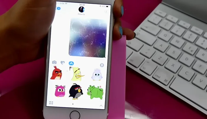 Gestisci le app scaricate per decidere quali tenere sempre disponibili nella barra delle app di iMessage.