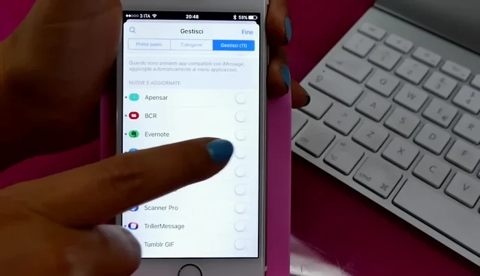 Gestisci le app scaricate per decidere quali tenere sempre disponibili nella barra delle app di iMessage.