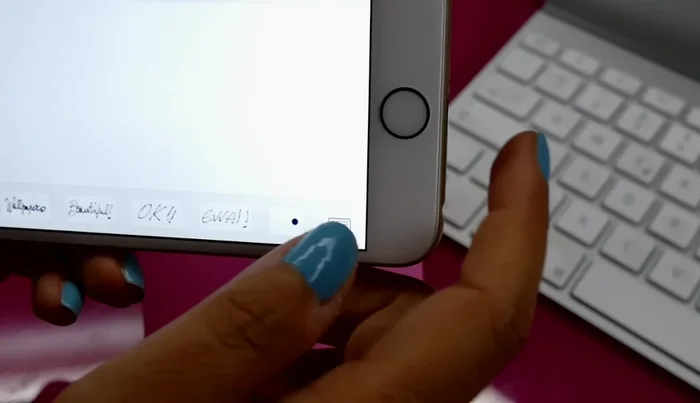 Per inviare messaggi scritti a mano, ruota il tuo iPhone/iPad e usa l'icona della penna per aprire la schermata di scrittura a mano libera.