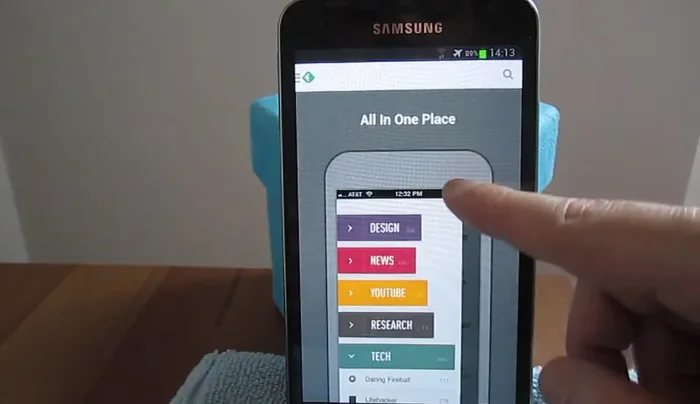 Avvio dell'applicazione Feedly e accesso alla schermata iniziale.