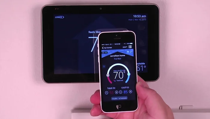 Gestisci il sistema: accendi/spegni, regola la temperatura (riscaldamento e raffreddamento) e visualizza la temperatura percepita.