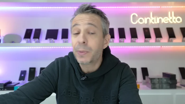 Aggiunta di testo con tastiera: utilizzare la tastiera Remarkable (opzionale) per digitare testo.