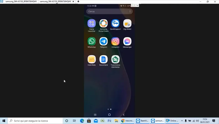 Aprire l'applicazione. L'app inizierà automaticamente a trascrivere l'audio in tempo reale.