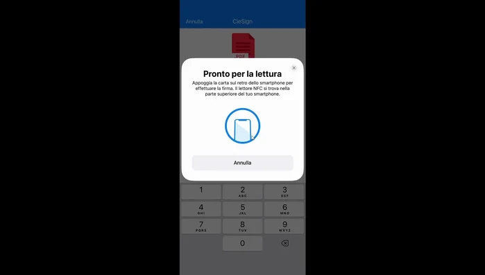 Appoggiare nuovamente la CIE sul retro dello smartphone per completare la firma.