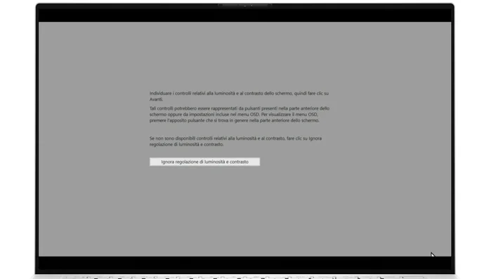 Regolare luminosità e contrasto: Utilizzare i tasti del monitor o i tasti funzione del notebook (es. F6 e F7 per alcuni modelli).