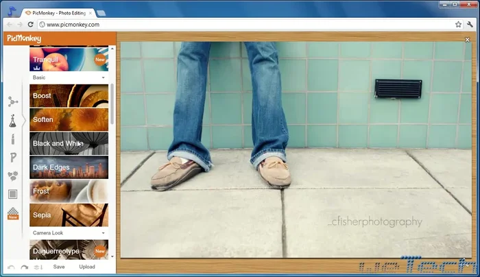 Applica effetti speciali come bianco e nero, seppia, effetti poster, clona una parte dell'immagine.