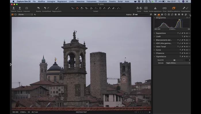Crea una sezione personalizzata per gli strumenti più utilizzati andando su "Aggiungi pannello strumenti" > "Pannello strumenti personalizzato" e dargli un nome.