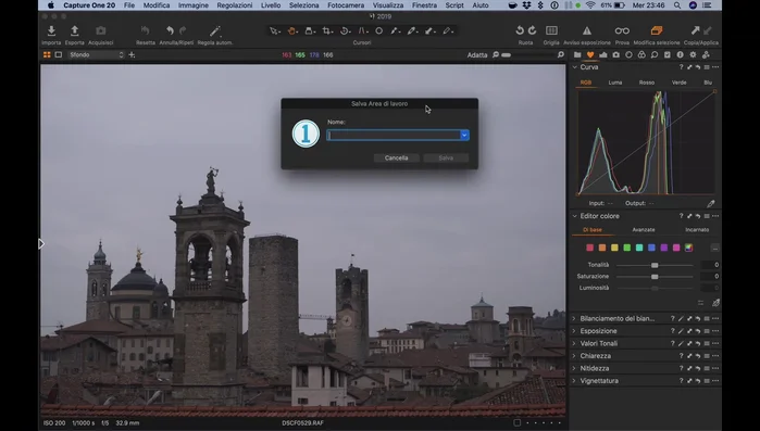 Salva la tua area di lavoro personalizzata andando su "Finestra" > "Aree di lavoro" > "Salva area di lavoro".