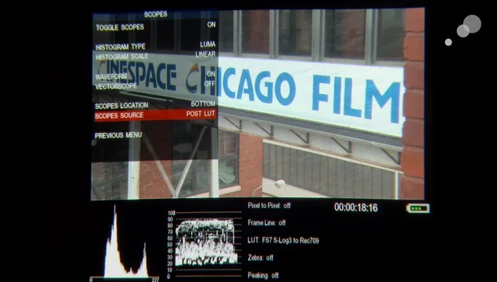 Selezione della visualizzazione degli oscilloscopi (in alto o in basso) e scelta tra visualizzazione pre o post LUT (importante per registrazioni log). Impostazione di un pulsante utente per attivare/disattivare la LUT e visualizzare l'immagine in log o REC 709.