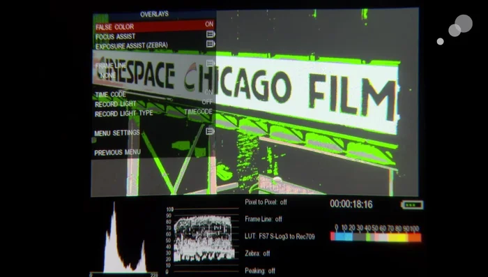 Utilizzo delle zebre per controllare l'esposizione, con la possibilità di impostare due zebre con colori diversi per una migliore distinzione. Impostazione di un pulsante utente per attivare/disattivare le zebre e regolazione dei valori delle zebre in base al tipo di registrazione (log o REC 709).