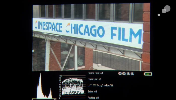 Selezione della visualizzazione degli oscilloscopi (in alto o in basso) e scelta tra visualizzazione pre o post LUT (importante per registrazioni log). Impostazione di un pulsante utente per attivare/disattivare la LUT e visualizzare l'immagine in log o REC 709.