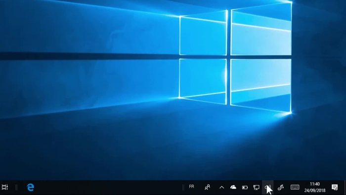 Fai clic destro sul microfono scelto, seleziona "Abilita" e "Imposta come predefinito".