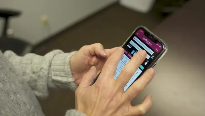 Pianifica di arrivare alla fermata con 5 minuti di anticipo.