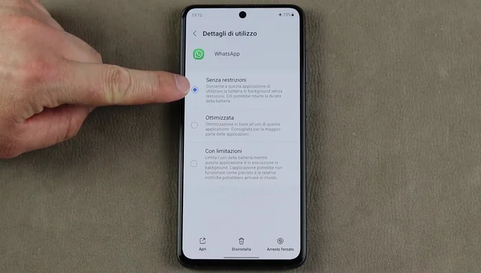 Assicurati che l'app non abbia restrizioni sull'utilizzo della batteria. Imposta 'Nessuna restrizione'.