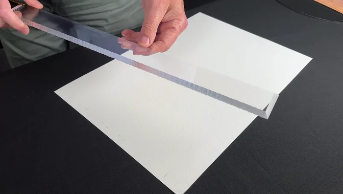 Lasciare almeno 15 mm di carta sul bordo.