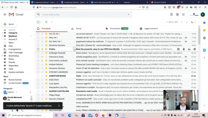 Personalizza le etichette con colori per una facile identificazione.
