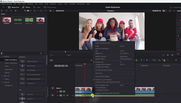 Eliminare la traccia audio originale (clic destro > Cut).