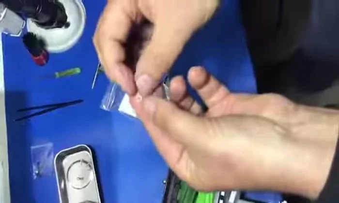 Aggiungere una seconda rondella.