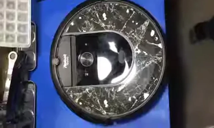 Sollevare la piastra nera e metterla da parte.