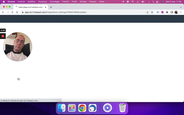 Configura la sincronizzazione email: connetti i tuoi provider di email per importare automaticamente le email precedenti.