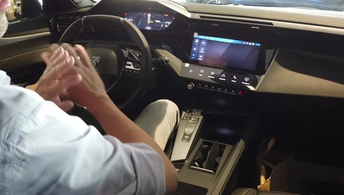 Attivare o disattivare l'effetto 3D sulla strumentazione digitale.