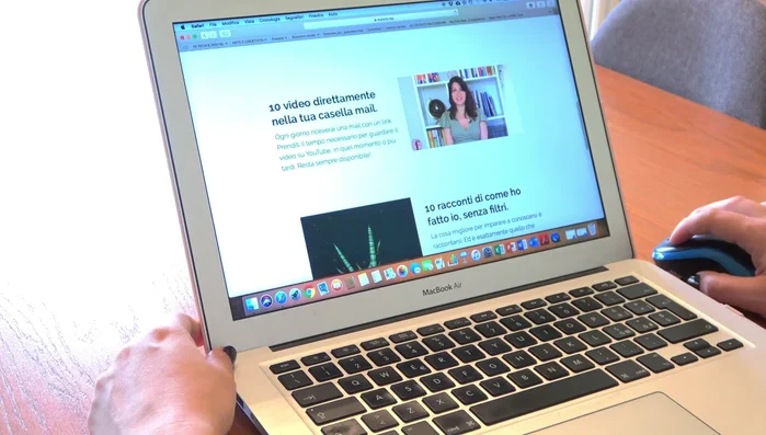 Scrivi un copy accattivante che spieghi il valore dell'iscrizione e cosa riceveranno gli utenti (es. una serie di email, accesso a contenuti esclusivi).