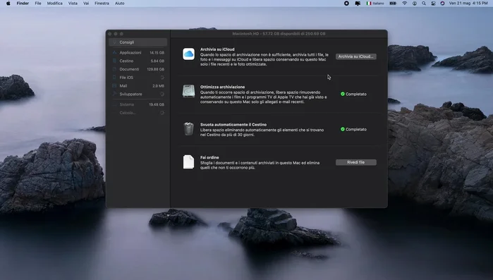 Utilizza le opzioni integrate per eliminare app, file grandi, e svuotare il cestino.