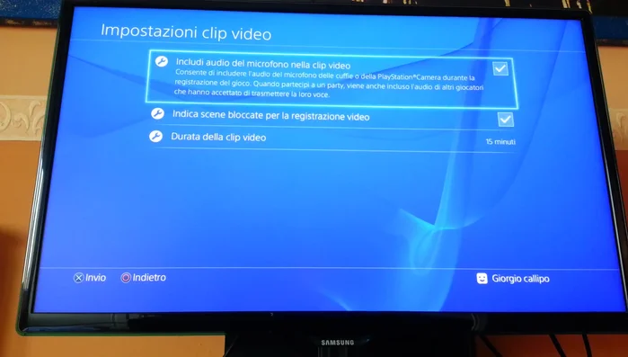 Attiva l'opzione "Includi audio del microfono nella clip video"