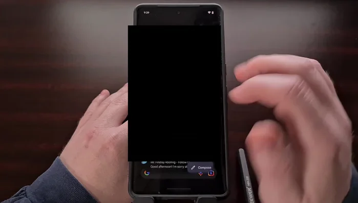 Toccare l'icona del menu hamburger in alto a sinistra dello schermo.