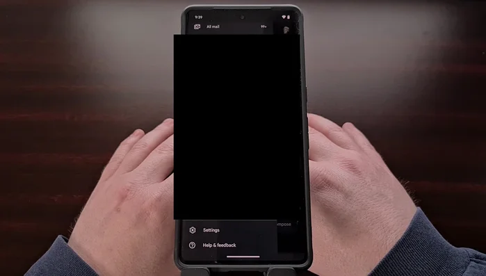 Toccare l'indirizzo email per cui si desidera abilitare la funzionalità.