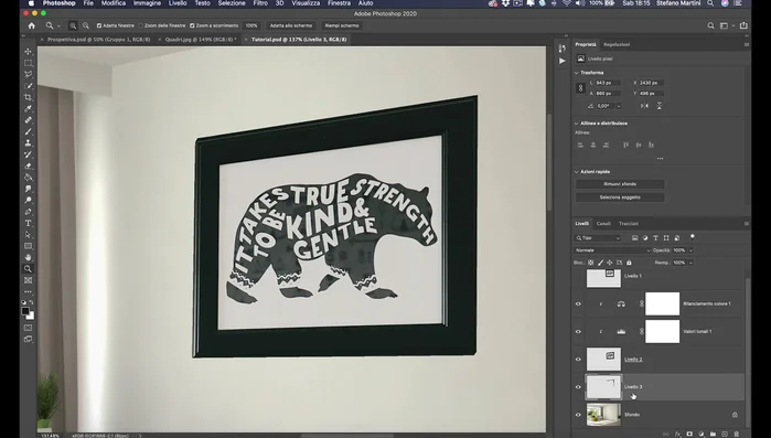 Aggiungere ombre realistiche usando lo stile livello "Ombra esterna", duplicando il livello dell'ombra per creare sfumature e profondità.