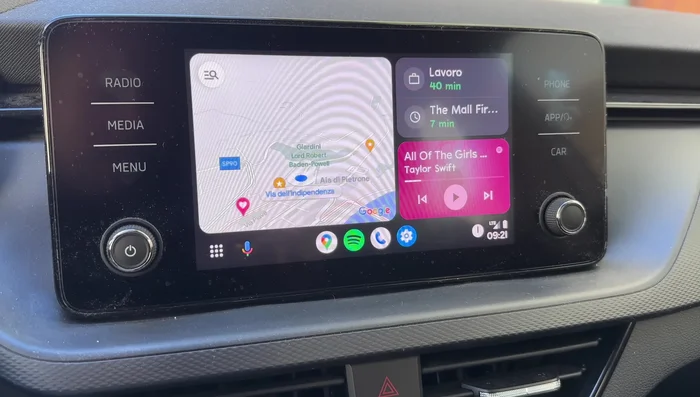 Verifica del Funzionamento: Una volta effettuato il pairing, Android Auto dovrebbe funzionare correttamente senza bisogno di cavi.