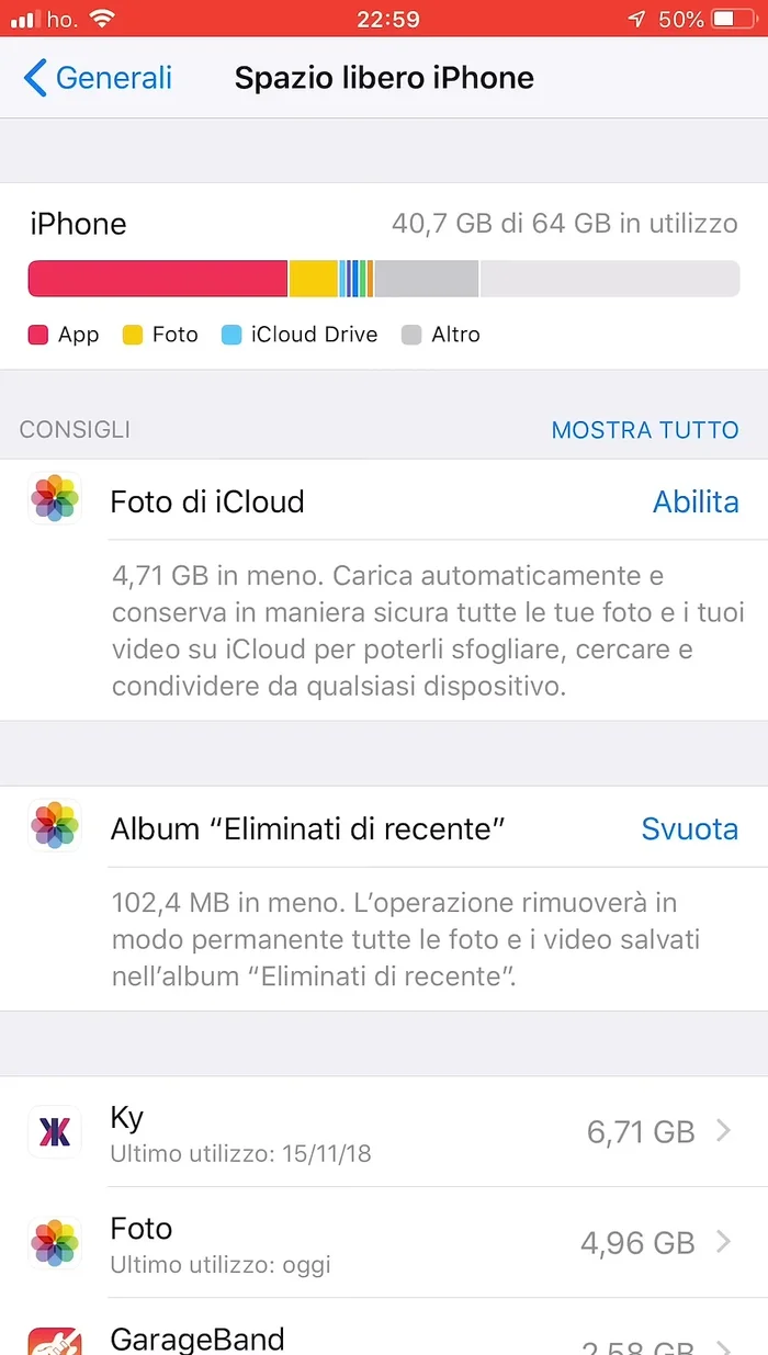 Valuta l'opzione di ottimizzare lo spazio, permettendo a iPhone di salvare le foto in bassa risoluzione sul dispositivo e le versioni ad alta risoluzione su iCloud.