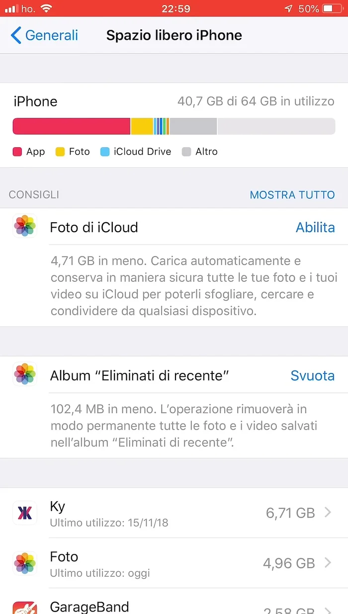 Valuta l'opzione di ottimizzare lo spazio, permettendo a iPhone di salvare le foto in bassa risoluzione sul dispositivo e le versioni ad alta risoluzione su iCloud.