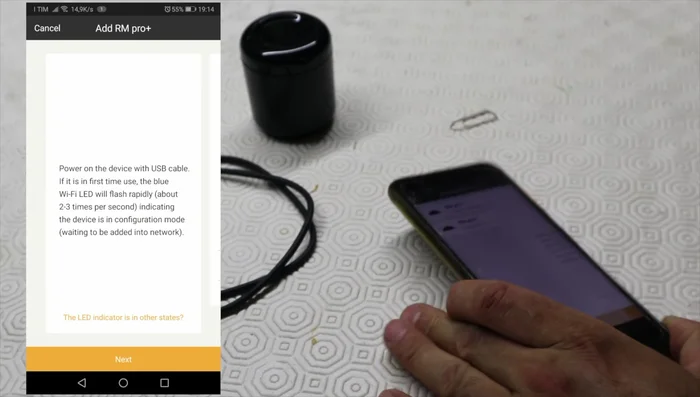 Aggiungi il dispositivo IR all'app IHC. Seleziona l'icona del ripetitore a infrarossi e segui le istruzioni per la configurazione.