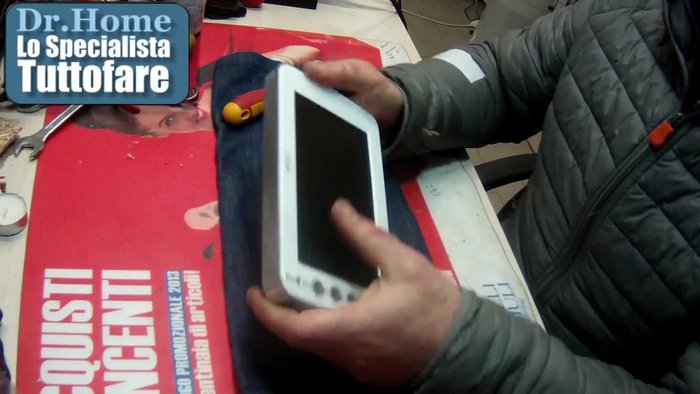 Analisi del circuito interno del videocitofono: individuazione del potenziometro del controllo volume saldato sulla scheda.