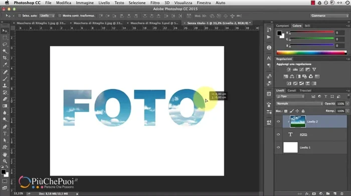 Nel menu Livello, seleziona 'Crea maschera di ritaglio'.
