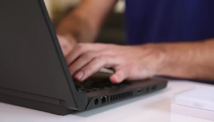 Assegna un nome al tuo termostato e associa al tuo account Netatmo.