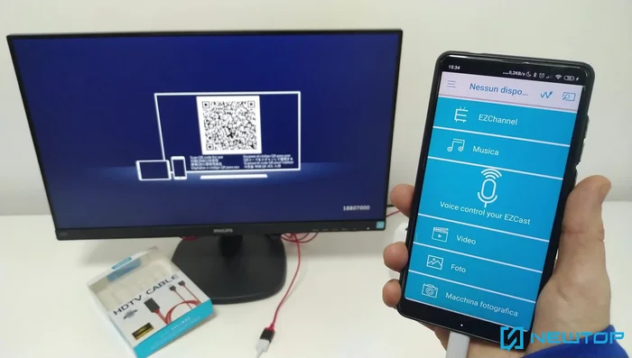 Attendere che il display dello smartphone venga visualizzato sul monitor. Se necessario, attivare la modalità "Tethering USB" nell'app EZCast.